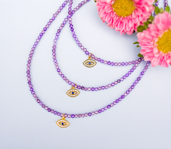 How to Wear a Choker Necklace: Dos and Don’ts